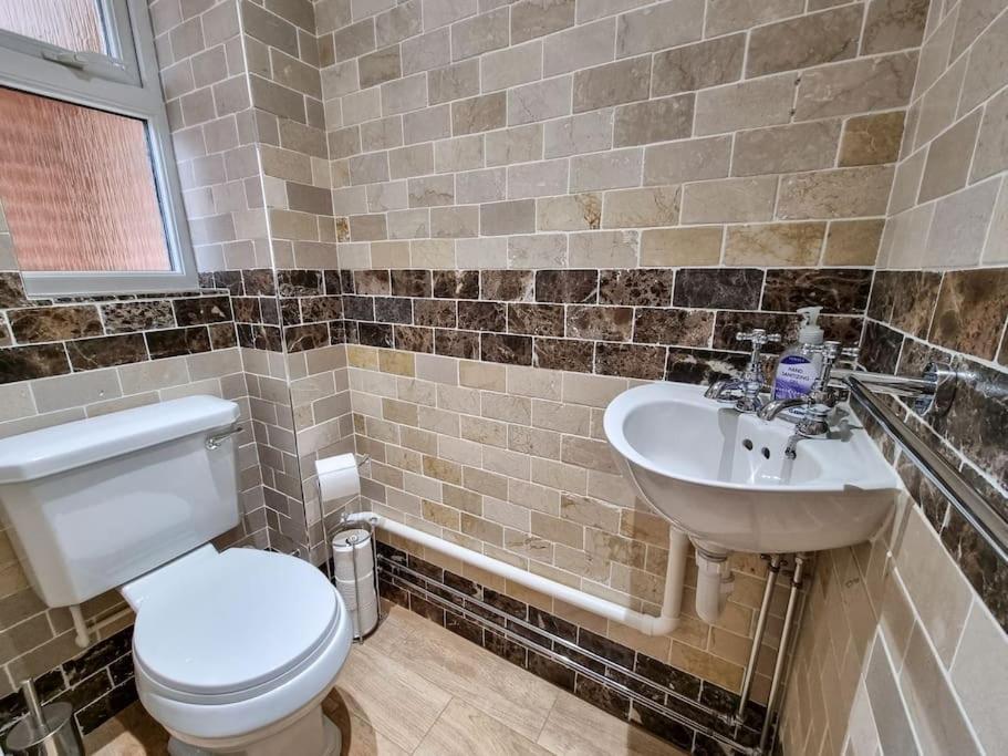 Stunning Family Home Close To The City Centre Манчестер Экстерьер фото