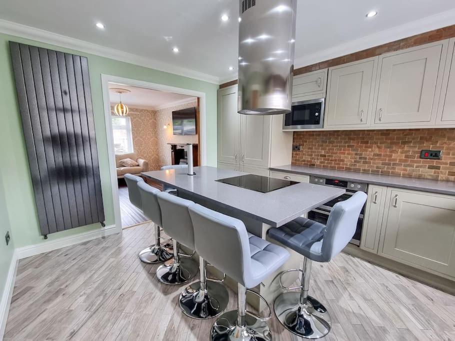 Stunning Family Home Close To The City Centre Манчестер Экстерьер фото