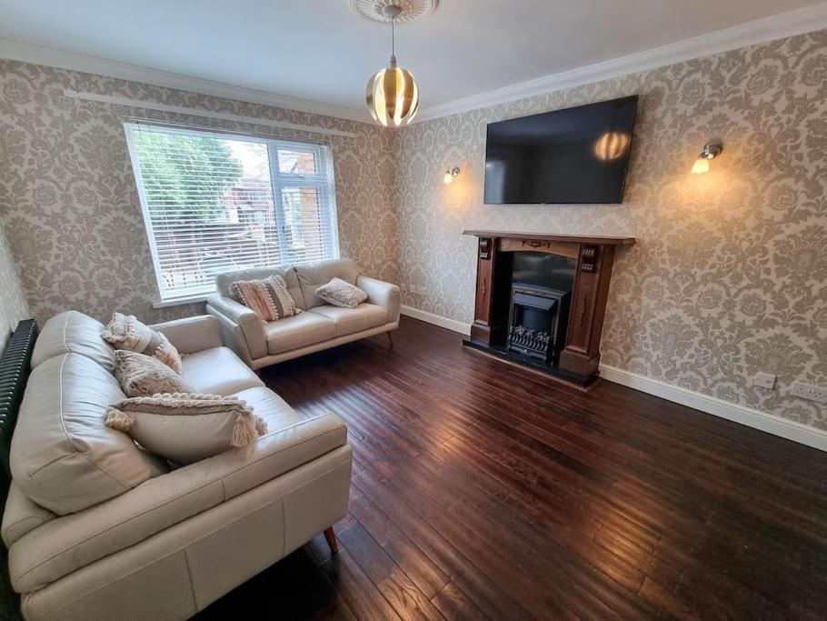 Stunning Family Home Close To The City Centre Манчестер Экстерьер фото